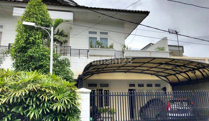 Turun Harga!!  Rumah Mewah Huk di Cempaka Putih Tengah, Jakarta Pusat 1