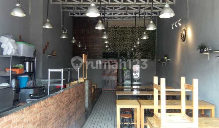 House and business place in Tebet