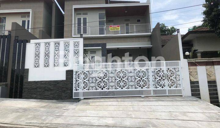 RUMAH MEWAH 2 LANTAI SIAP HUNI DI SEMARANG BARAT 1