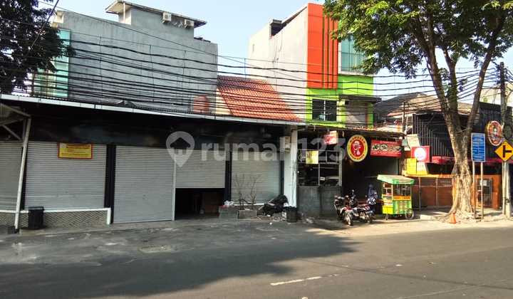 For sale: House and business space in Tebet (NY)