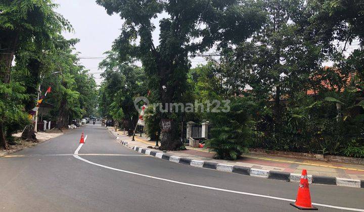 Dijual Rumah besar pinggir jalan.. area tengah kota Jakarta 2