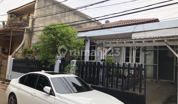 4 Spacious Plot Houses in Pondok Kelapa (NY) 4 Spacious Plot Houses in Pondok Kelapa (NY)