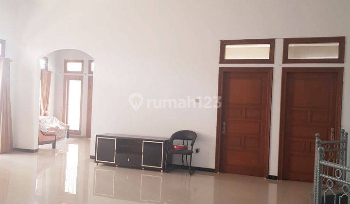 Rumah Mewah Mainroad Hook di Taman Holis Indah 1