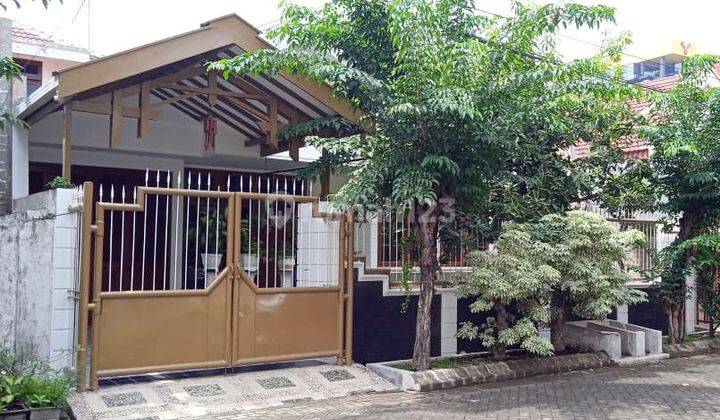 Rumah di Manyar Kertoadi Surabaya, Lokasi Strategis, Semi Furnished, Siap Huni 1