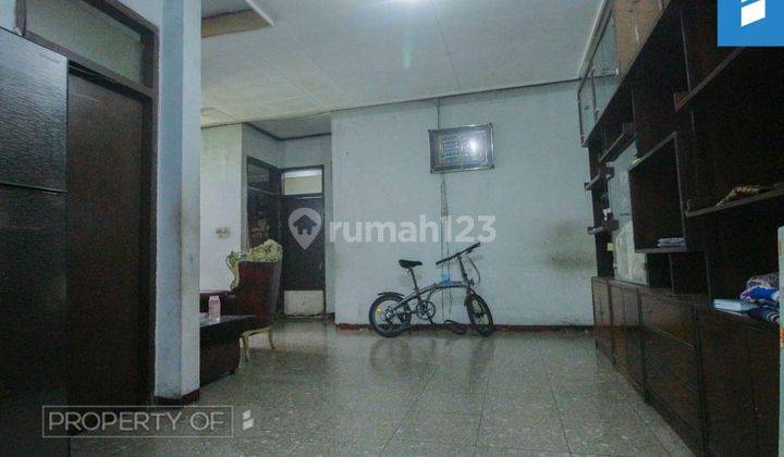 Rumah 2 Lantai Butuh Renovasi Semi Furnished Sertifikat Hak Milik di Komplek Muara, Bandung 2