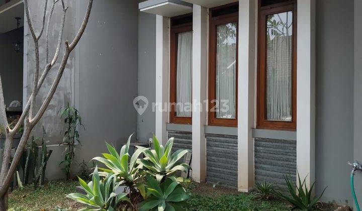 Rumah Asri Di Komplek Perumahan Elit Singgasana Pradana 1