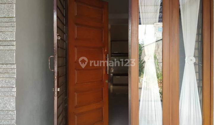 Rumah Asri Di Komplek Perumahan Elit Singgasana Pradana 2