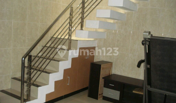 D Rumah Tinggal Siap Huni Kondisi Bagus Lokasi Strategis di Pesayangan 2