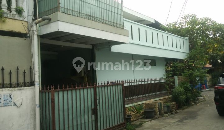 2-Story Hook House in Kelapa Gading, North Jakarta