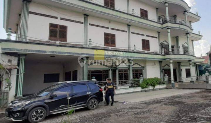 Cepat Rumah Megah 3 Lantai 1