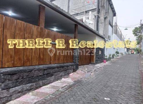 Rumah kost dan rumah induk dekat jalan raya Mayjen Panjaitan 1