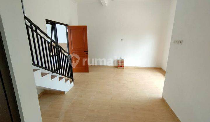 Modern minimalist house in the city center near UB campus. 2