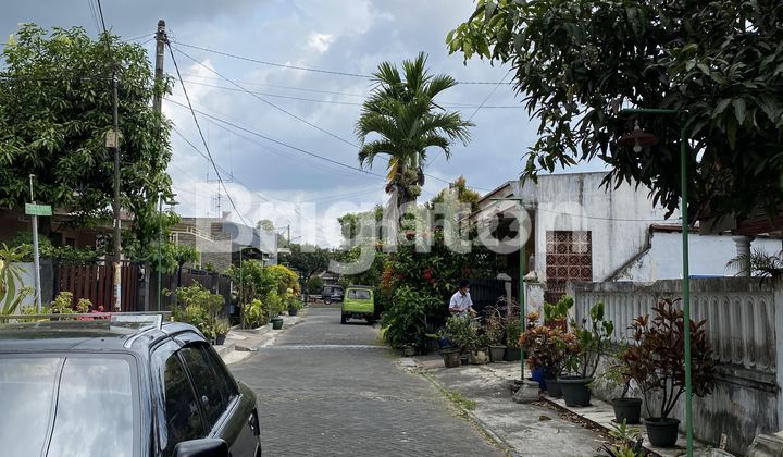 RUMAH SIAP HUNI 2 LT DI JL DANAU BATUR MALANG 2
