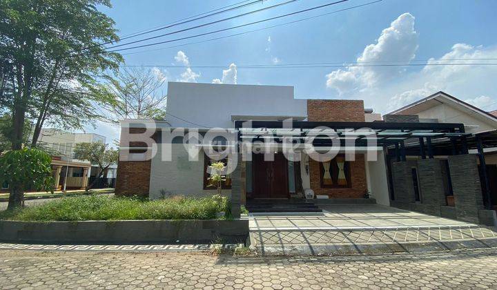 RUMAH HOEK MEWAH DALAM KOMPLEK ONE GATE SYSTEM 1