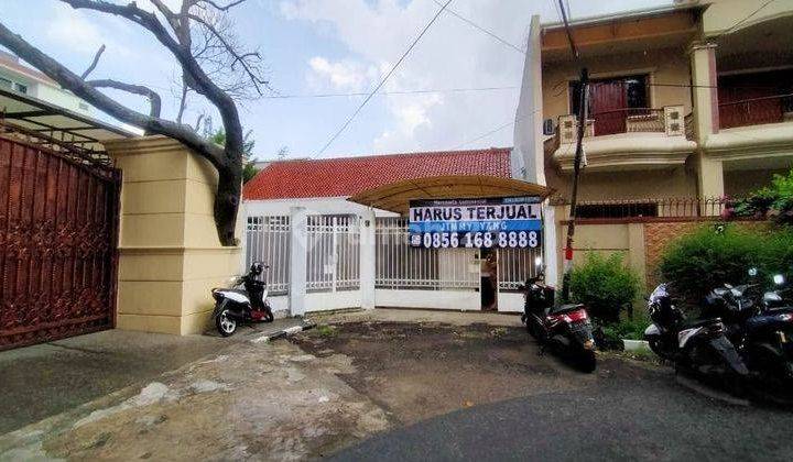 Rumah Hoek Luas Strategis di Kawasan Roxy, Jakarta Pusat 1