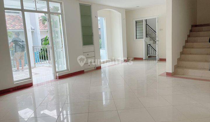 Rumah rapih siap huni sudah renovasi di pik 1