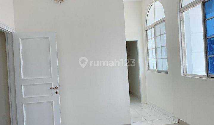 Rumah rapih siap huni sudah renovasi di pik 2