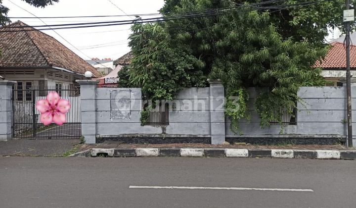 Turun Harga!! Rumah Lama di Daerah Guntur, Setiabudi. 2