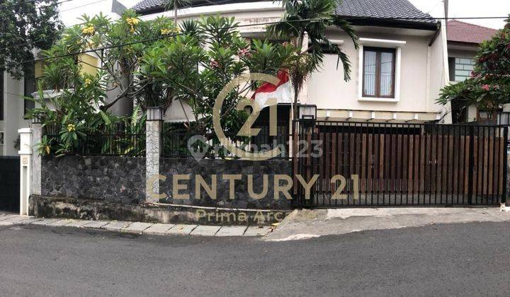 Dijual rumah cantik swimming pool strategis  permata hijau jaksel 1