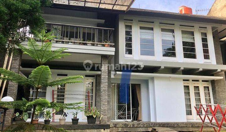 Rumah Kece Dengan Hawa Sejuk Yang Pasti Bikin Betah Rumahnya 2 Lantai di Resor Dago Pakar 1