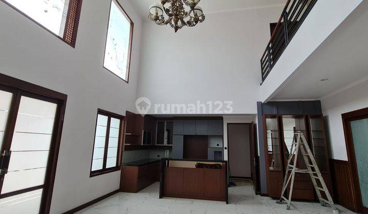 Rumah Lux Minimalis Modern di Jalan Setrawangi, Bandung 2