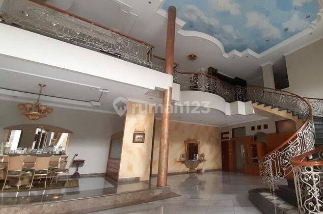 RUMAH MEGAH SIAP HUNI DESAIN MODERN DI SETRA DUTA BANDUNG 1