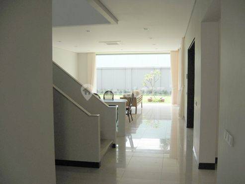 RUMAH DI CILANDAK , JAKARTA SELATAN , 2 LANTAI UN FURNISHED 2