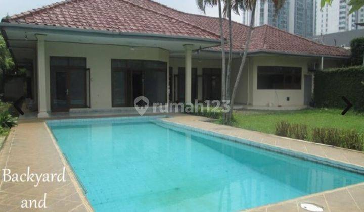 Rumah di Cipete Utara Jakarta Selatan ada kolam renang  1