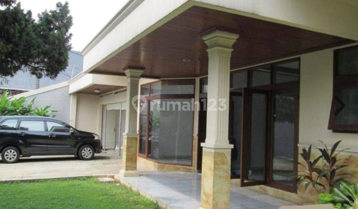 Rumah di Cipete Utara Jakarta Selatan ada kolam renang  2