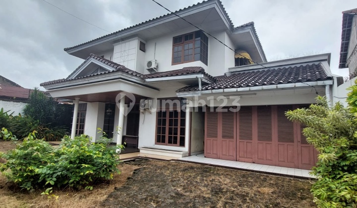 Rumah Besar Pinggir Jalan Utama di ciputat