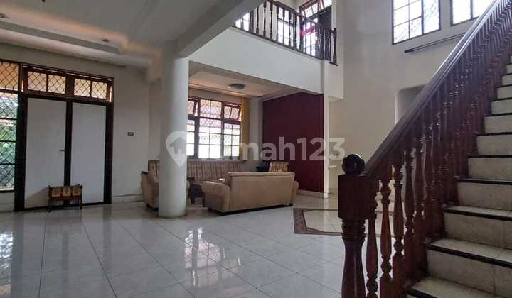 Rumah Besar Pinggir Jalan Utama di ciputat 2
