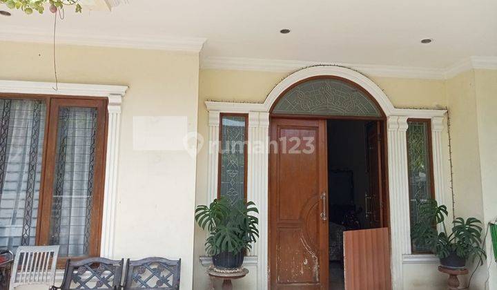 Rumah 2 lantai, tanah luas, rapi, siap huni di Bintaro 1