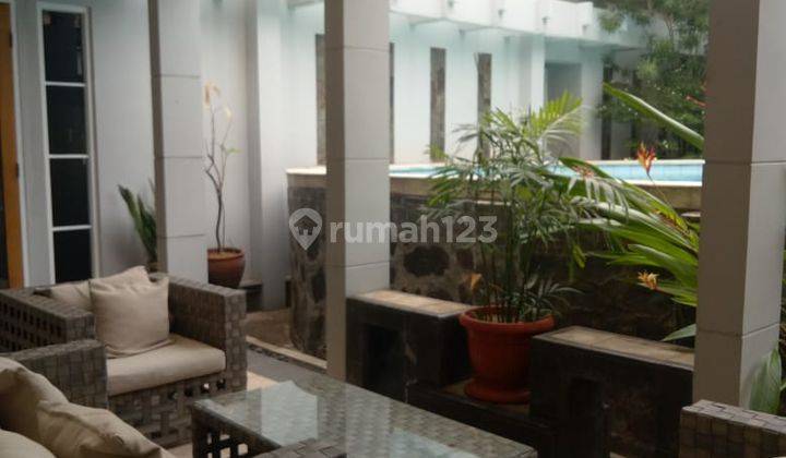 Rumah ada Kolam Renang di Menteng, Jakarta Pusat 2