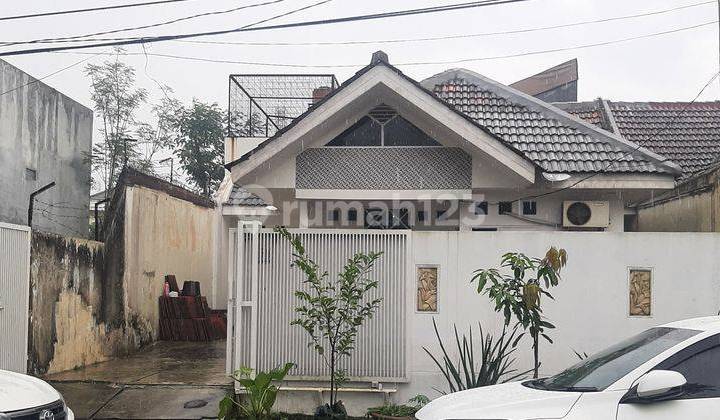 Spacious House with Many Rooms, Behind Griya Lokas Modern Market in BSD. 2