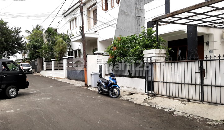 Rumah Dalam Kompleks Elite Dekat Mall Pejaten Vill dan Kemang