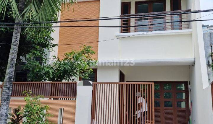 Rumah dalam Lokasi Tenang dan Asri Area Kebayoran Baru 1