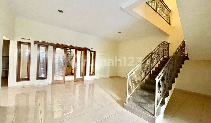 Rumah 2 Lantai di Taman Kopo Indah 3