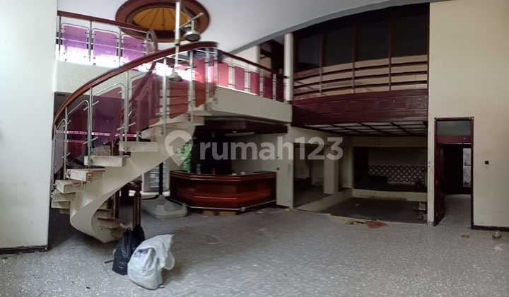 RUMAH SAYAP TURANGGA TAMAN DEPAN LUAS