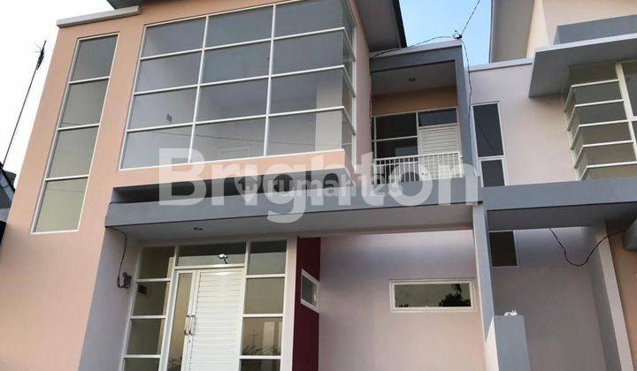 RUMAH MEWAH 2 LANTAI MODERN DI JOMBANG KOTA 2 UNIT SAJA 1