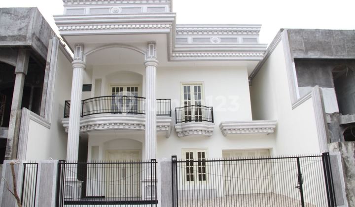 325. Rumah Taman International Citraland Surabaya Barat