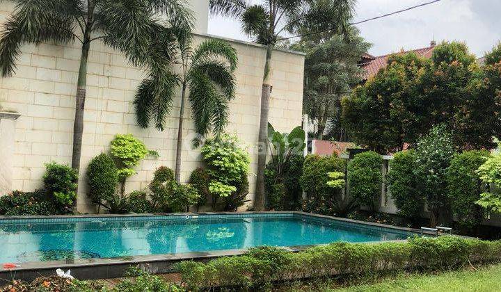 Rumah Mewah Plus Furnish Kolam Renang  2