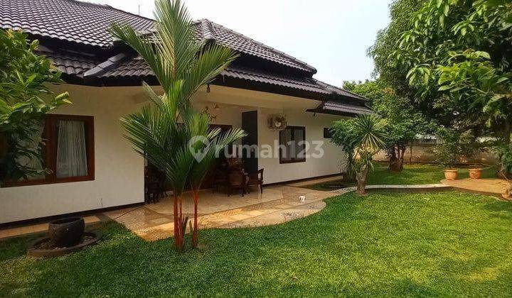 Dijual. Rumah Asri Dalam Komplek Dengan Halaman Luas di Daerah Pejaten Barat 2