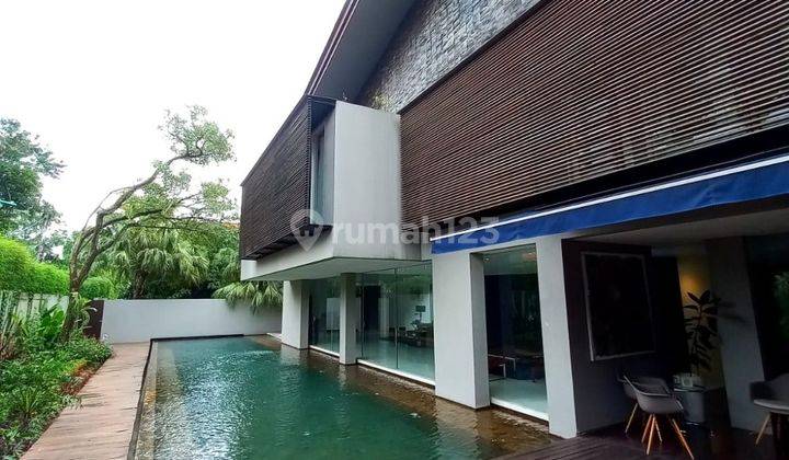 Rumah modern di daerah Kemang Dalam design by Andra Martin. Jarang ada.  1