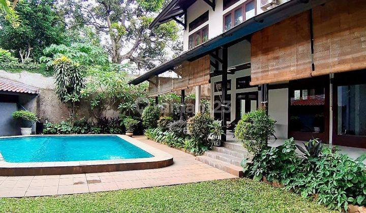 Rumah cozy siap huni di daerah Kemang. Harus lihat 1