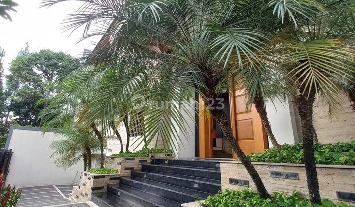 Rumah MODERN dan BARU di Pondok Indah. Garasi 10 Mobil 2