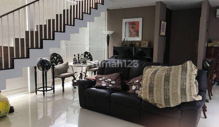 Townhouse bagus di Kemang. Harga nego. 1