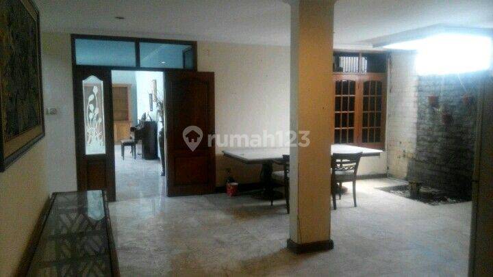 Rumah Lokasi Strategis dan Kawasan Premium Menteng, Jakarta Pusat 2