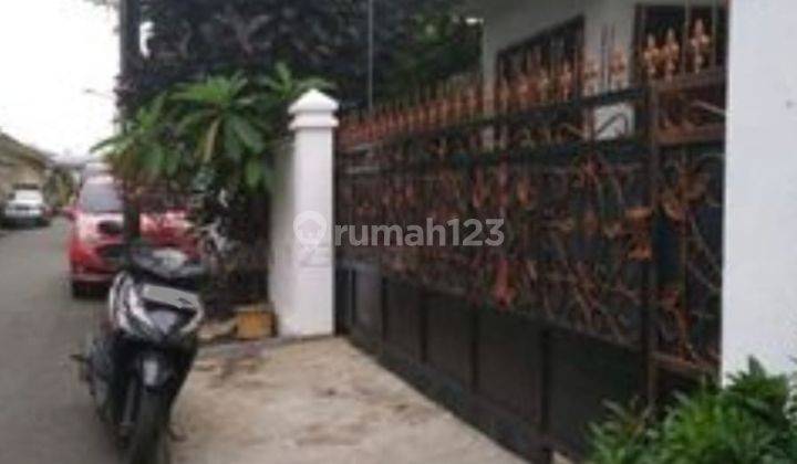 Turun Harga!!  Rumah Lebar dan Luas di Utan Kayu, Jakarta Timur 2