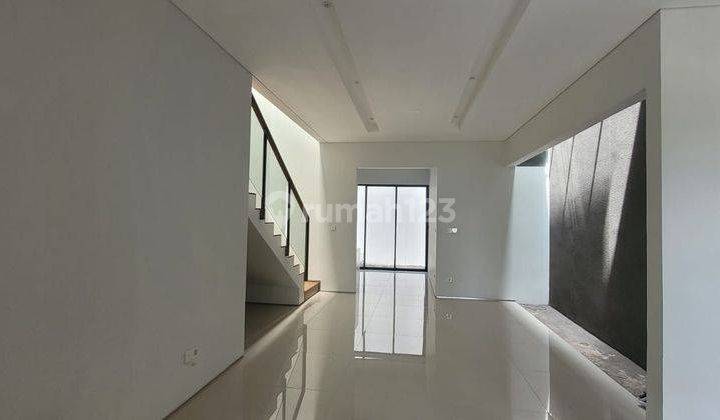 Dijual Rumah Baru 2lantai di Setraduta Grande 2