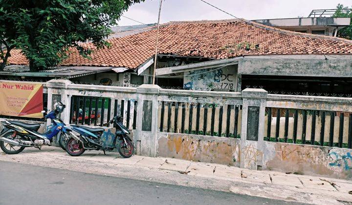 Rumah Tua Strategis di Kampung Ambon S5192 1